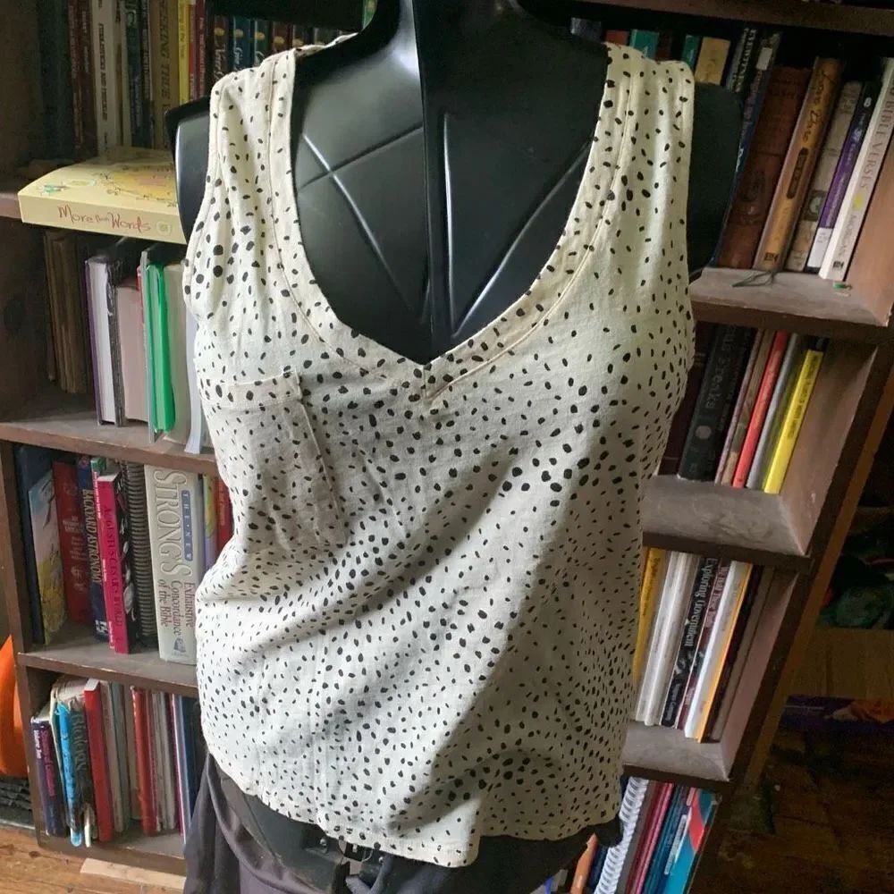 Z Supply gray & cream spotted v-neck L sleeveless knit shirt